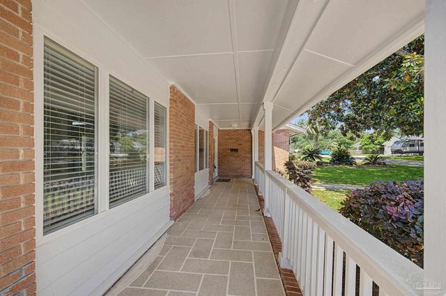 204 Nandina Rd, Gulf Breeze, FL 32561