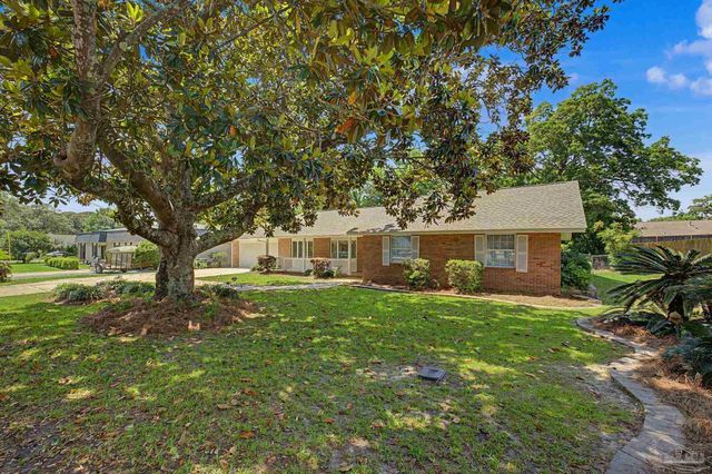 204 Nandina Rd, Gulf Breeze, FL 32561