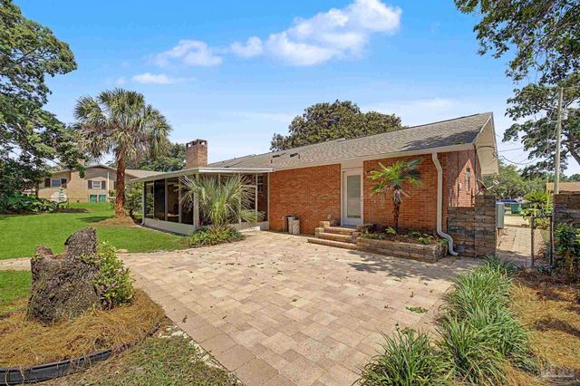 204 Nandina Rd, Gulf Breeze, FL 32561