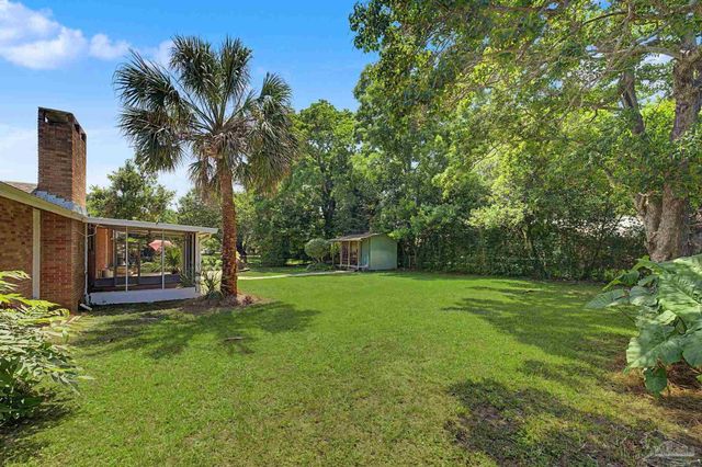204 Nandina Rd, Gulf Breeze, FL 32561
