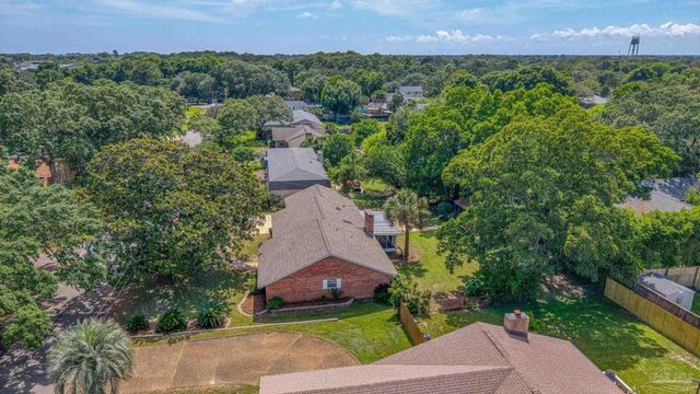 204 Nandina Rd, Gulf Breeze, FL 32561