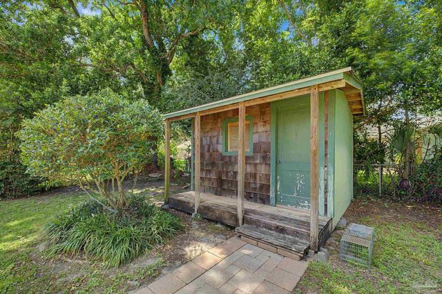 204 Nandina Rd, Gulf Breeze, FL 32561