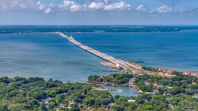 204 Nandina Rd, Gulf Breeze, FL 32561