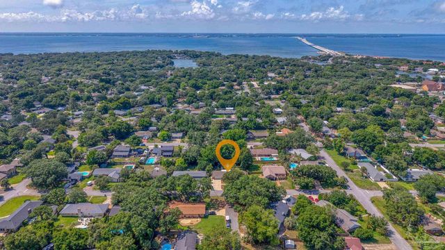 204 Nandina Rd, Gulf Breeze, FL 32561