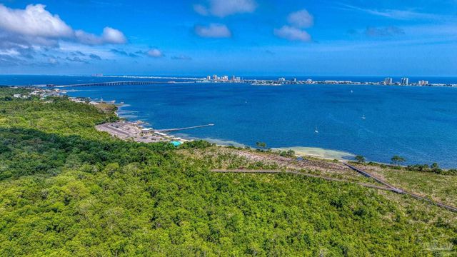 204 Nandina Rd, Gulf Breeze, FL 32561