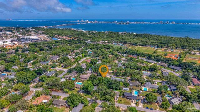 204 Nandina Rd, Gulf Breeze, FL 32561