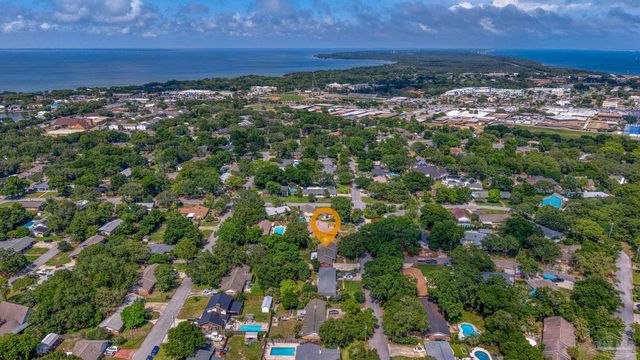 204 Nandina Rd, Gulf Breeze, FL 32561
