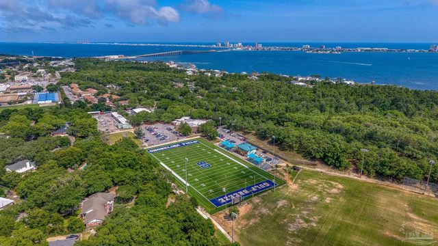 204 Nandina Rd, Gulf Breeze, FL 32561