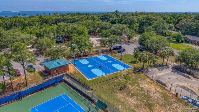 204 Nandina Rd, Gulf Breeze, FL 32561