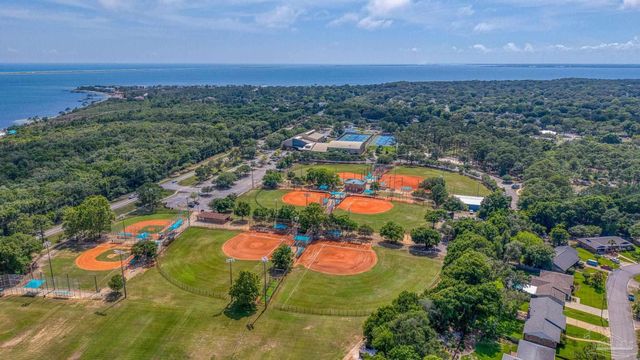 204 Nandina Rd, Gulf Breeze, FL 32561