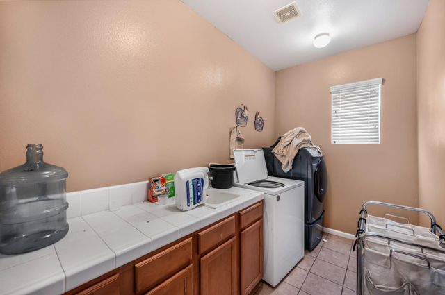 2835 Myrtle Avenue, Sanger, CA 93657