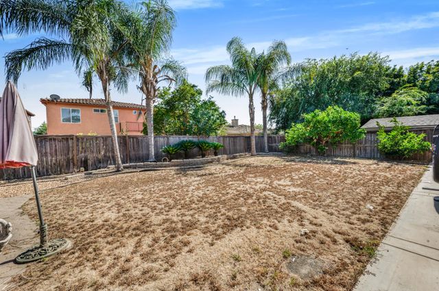 2835 Myrtle Avenue, Sanger, CA 93657
