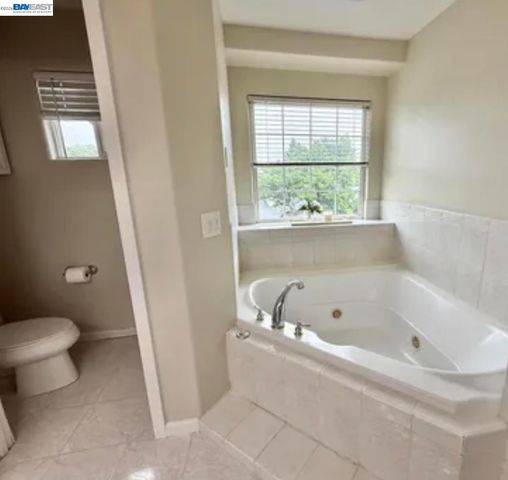 1284 Riesling Cir, Livermore, CA 94550