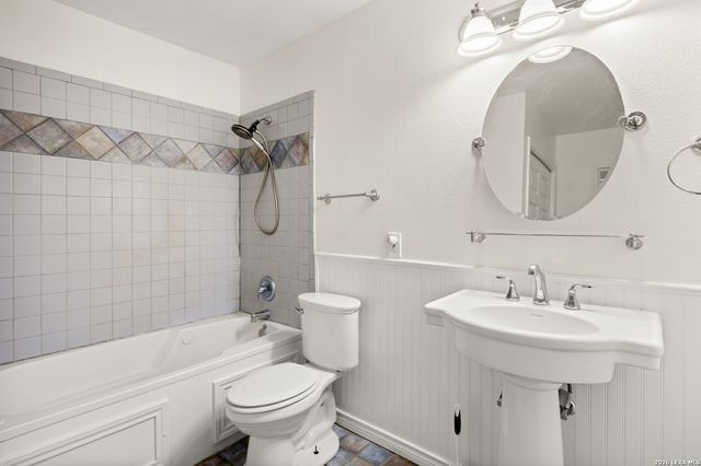 1051 SILVER HILLS DR, Boerne, TX 78006