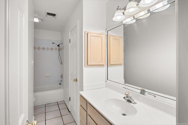 1051 SILVER HILLS DR, Boerne, TX 78006