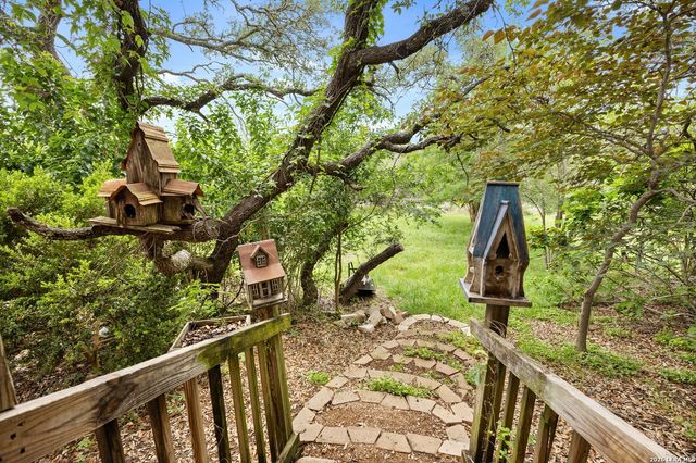 1051 SILVER HILLS DR, Boerne, TX 78006