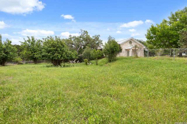 1051 SILVER HILLS DR, Boerne, TX 78006