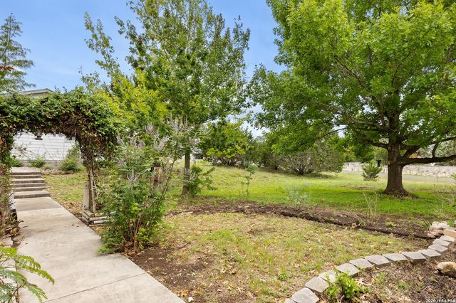 1051 SILVER HILLS DR, Boerne, TX 78006