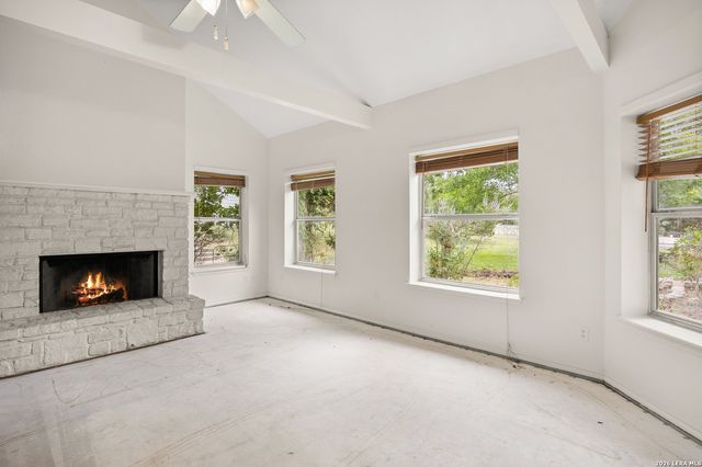 1051 SILVER HILLS DR, Boerne, TX 78006