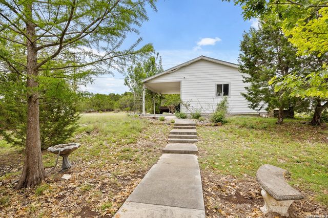 1051 SILVER HILLS DR, Boerne, TX 78006
