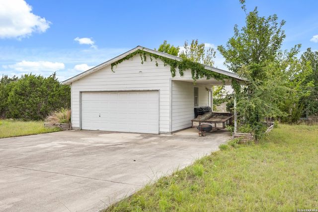 1051 SILVER HILLS DR, Boerne, TX 78006
