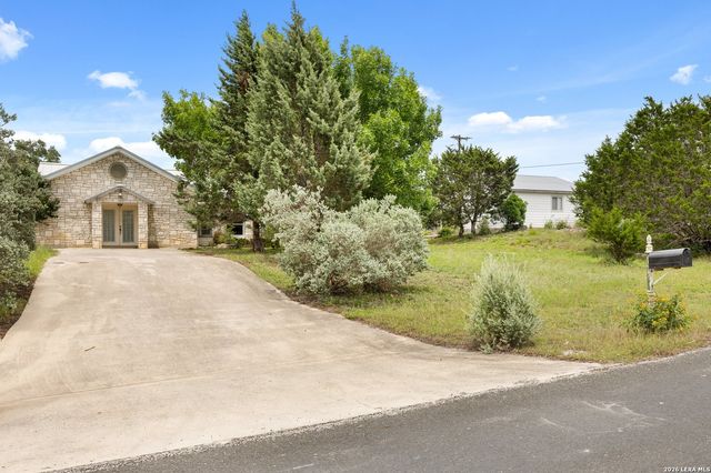 1051 SILVER HILLS DR, Boerne, TX 78006