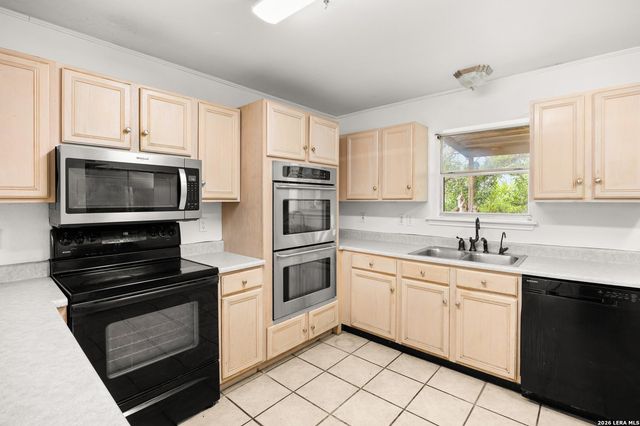 1051 SILVER HILLS DR, Boerne, TX 78006