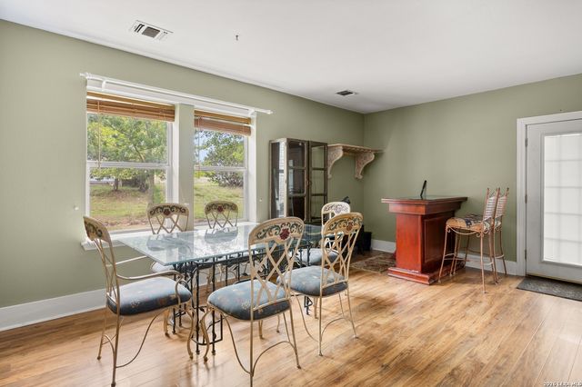 1051 SILVER HILLS DR, Boerne, TX 78006