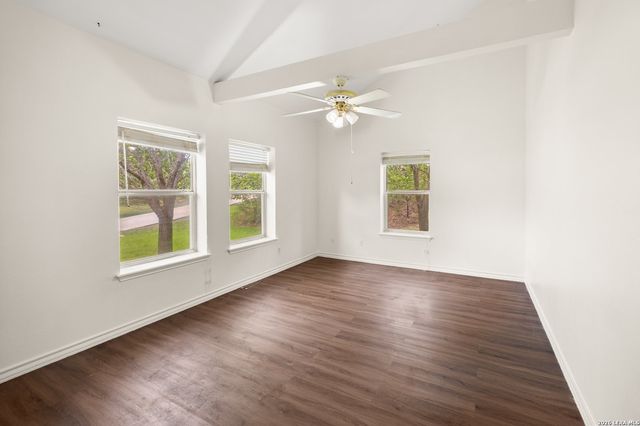 1051 SILVER HILLS DR, Boerne, TX 78006