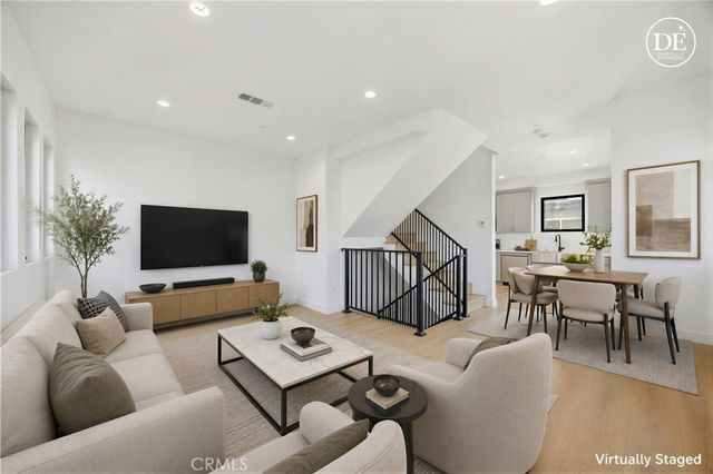 10156 Regent, Los Angeles, CA 90034