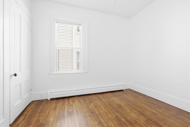 46 Arlington St, Lowell, MA 01854