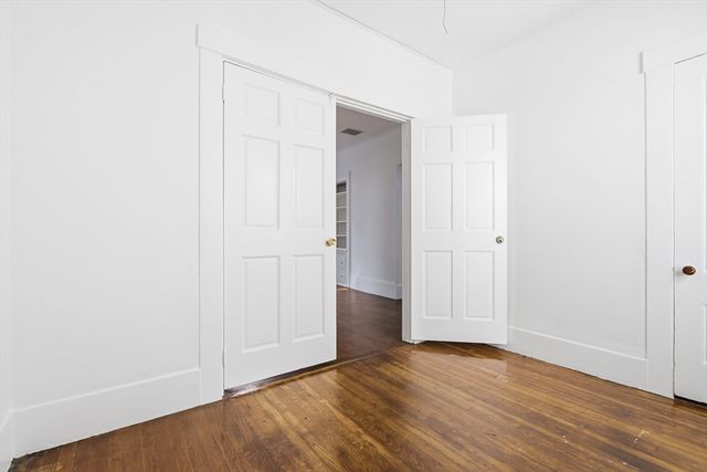 46 Arlington St, Lowell, MA 01854