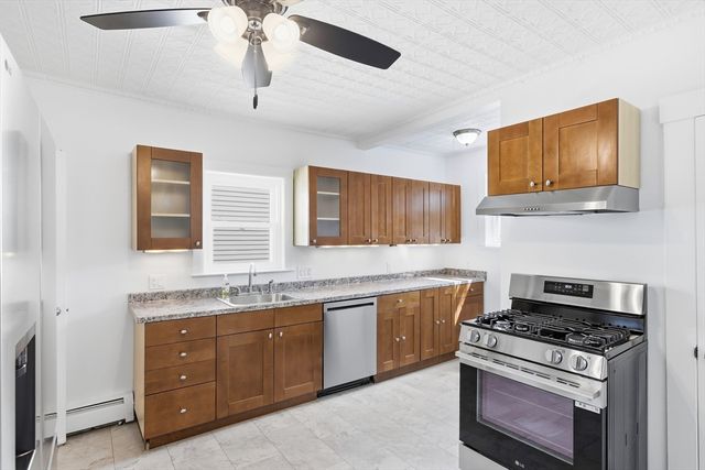 46 Arlington St, Lowell, MA 01854