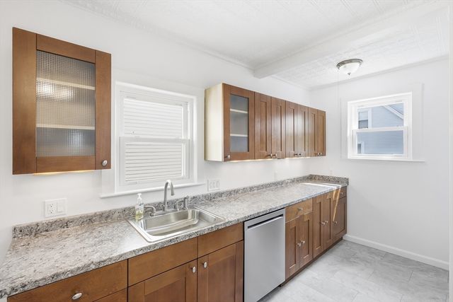 46 Arlington St, Lowell, MA 01854