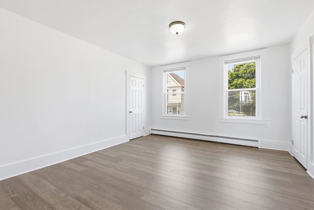 46 Arlington St, Lowell, MA 01854