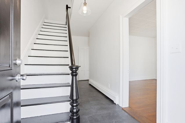 46 Arlington St, Lowell, MA 01854
