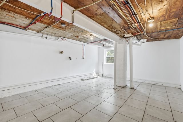 46 Arlington St, Lowell, MA 01854