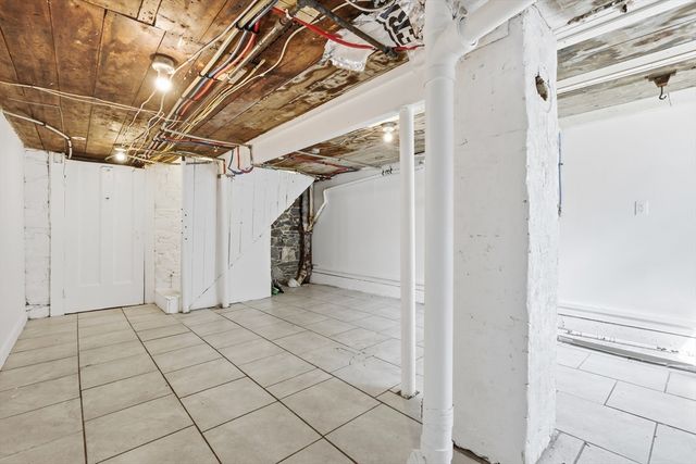 46 Arlington St, Lowell, MA 01854