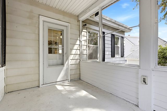 46 Arlington St, Lowell, MA 01854