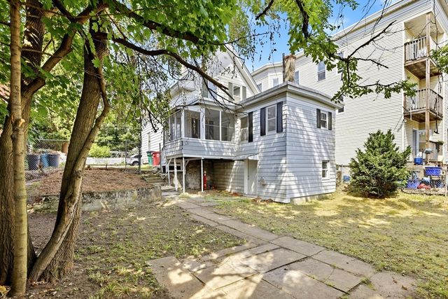 46 Arlington St, Lowell, MA 01854