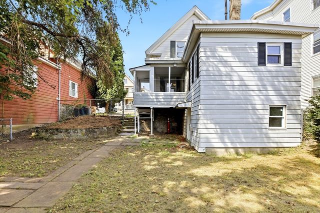 46 Arlington St, Lowell, MA 01854