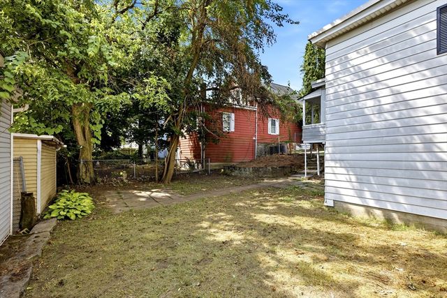46 Arlington St, Lowell, MA 01854