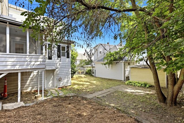 46 Arlington St, Lowell, MA 01854