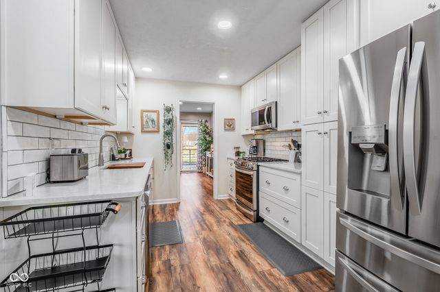 8260 Henderson Ridge Drive, Mooresville, IN 46158