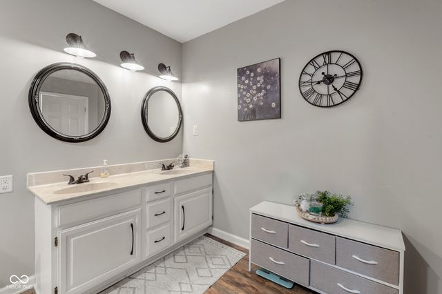 8260 Henderson Ridge Drive, Mooresville, IN 46158