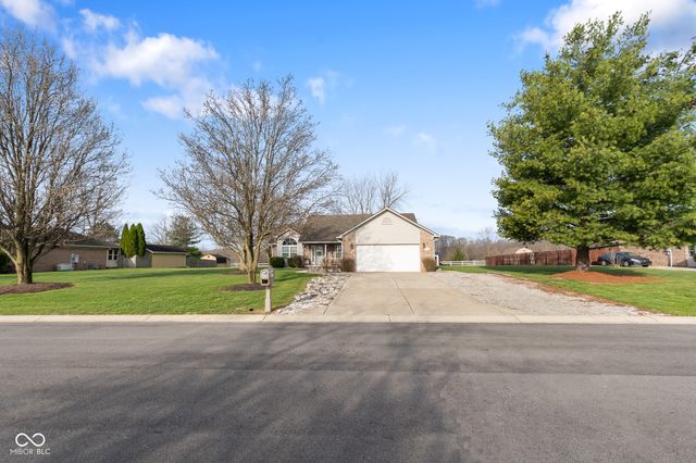 8260 Henderson Ridge Drive, Mooresville, IN 46158