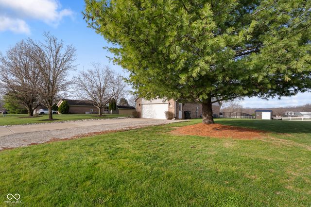 8260 Henderson Ridge Drive, Mooresville, IN 46158