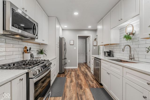 8260 Henderson Ridge Drive, Mooresville, IN 46158