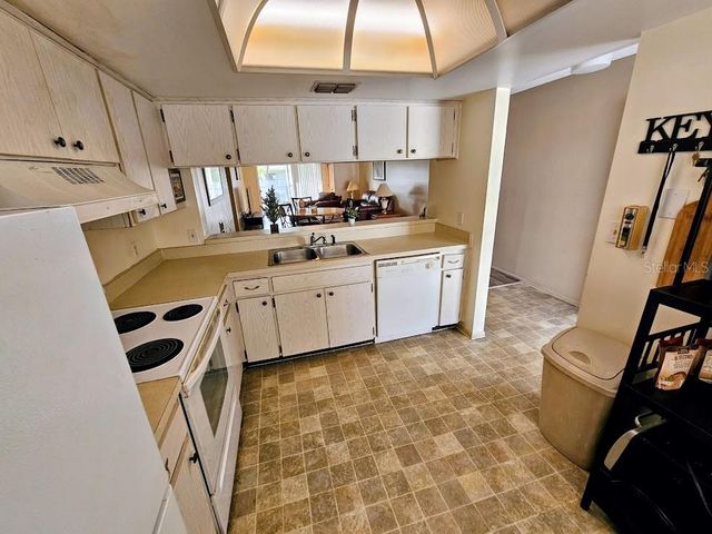 7700 92ND STREET 203, Seminole, FL 33777