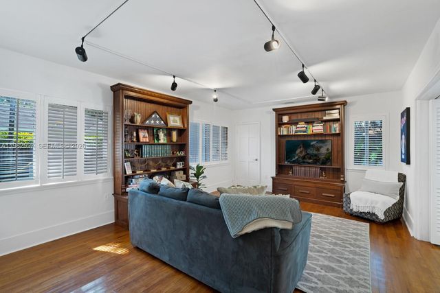 4190 Braganza Ave, Miami, FL 33133